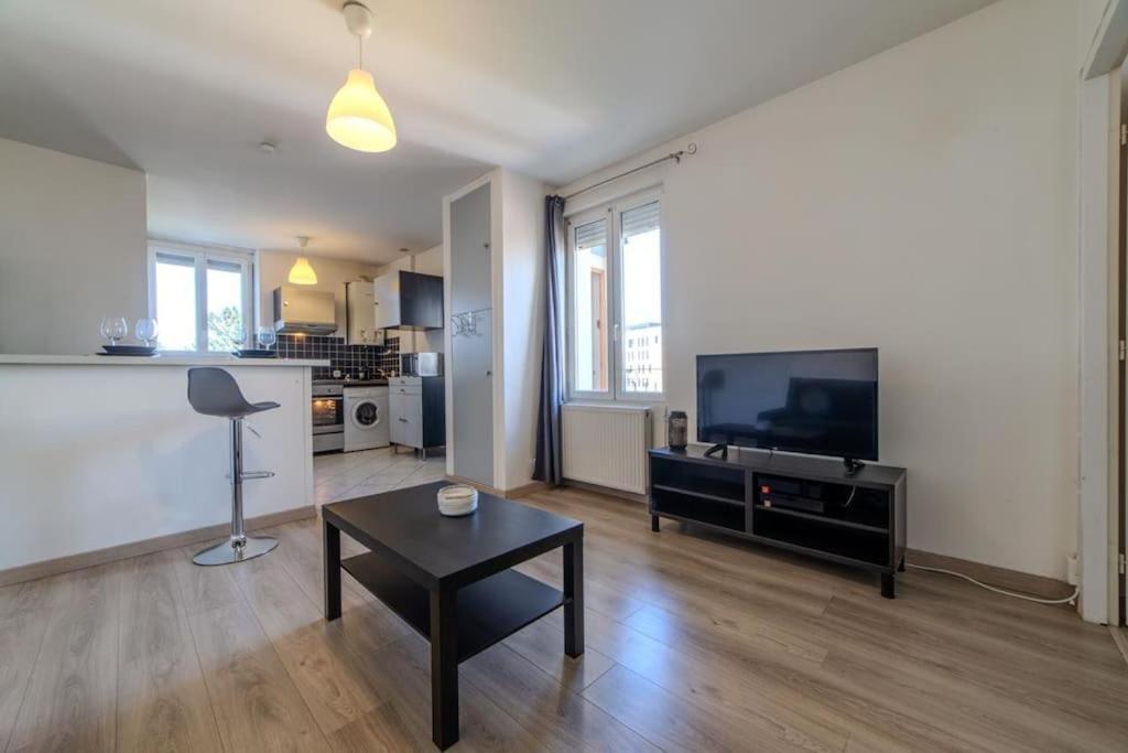 Le Courteline - Villeurbanne Centre Екстер'єр фото