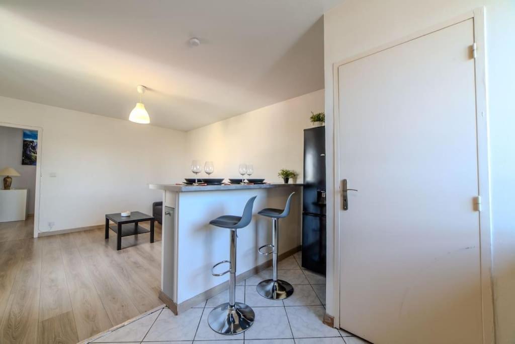 Le Courteline - Villeurbanne Centre Екстер'єр фото