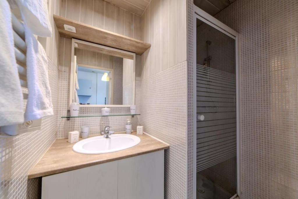Le Courteline - Villeurbanne Centre Екстер'єр фото